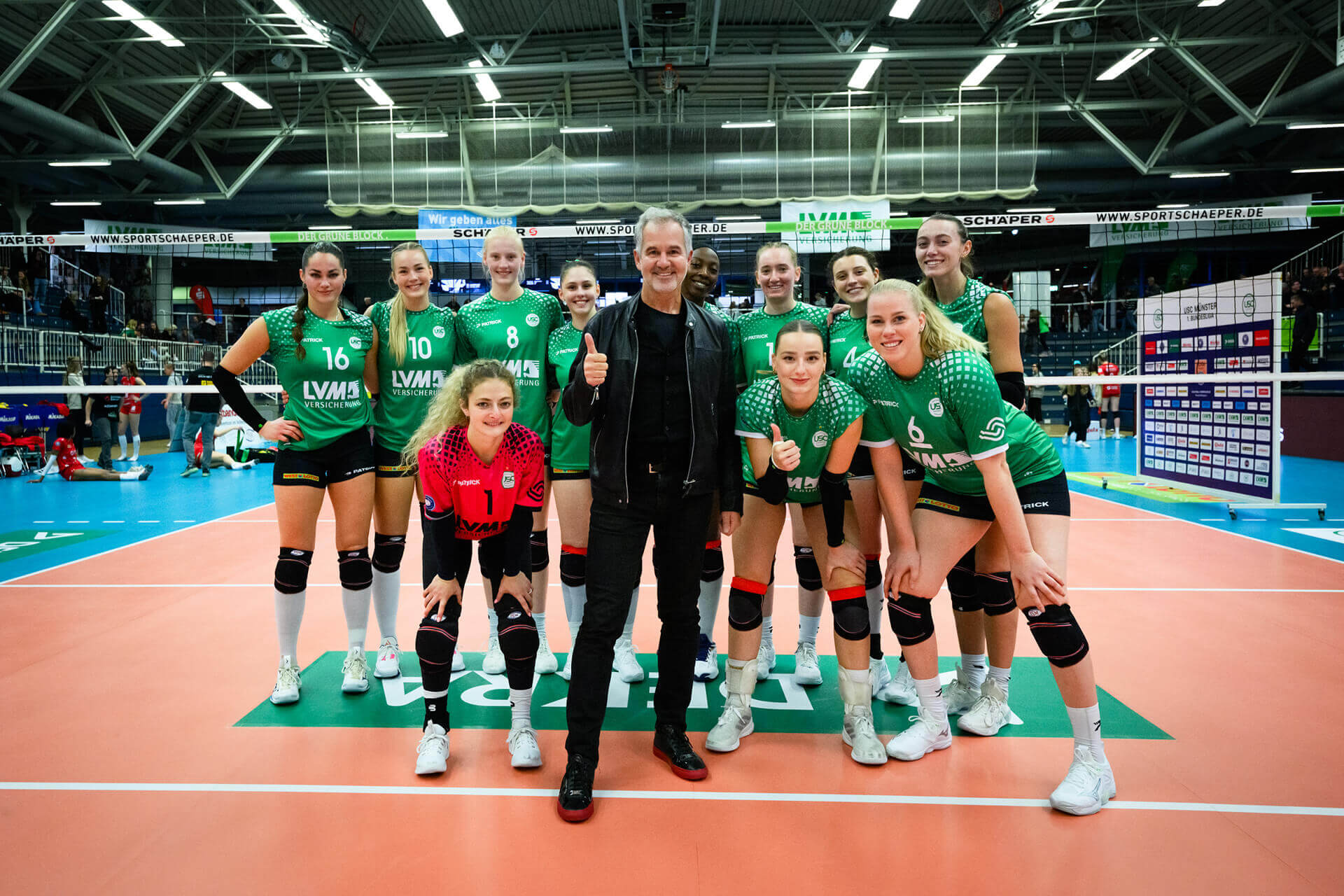 Volleyball Sportzahnarzt Dr. Kianusch Yazdani Dr. Yazdani ist Sportzahnarzt für den USC Münster